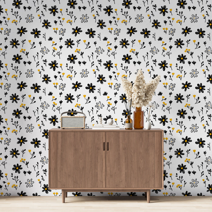 Une pièce moderne avec un papier peint floral noir, blanc et jaune, créant une atmosphère joyeuse et dynamique.