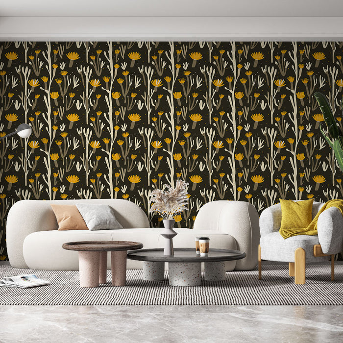 Un salon contemporain avec un papier peint floral sur fond noir, orné de motifs de fleurs jaunes et de tiges blanches, créant une atmosphère chaleureuse et accueillante.