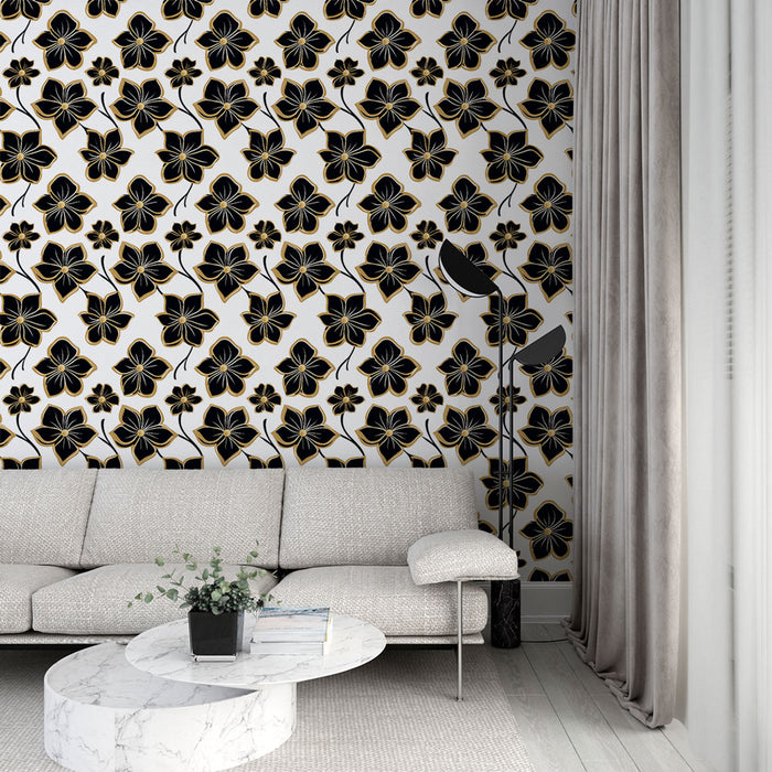 Un salon élégant avec un papier peint floral noir et doré sur fond blanc, créant une atmosphère chic et contemporaine.