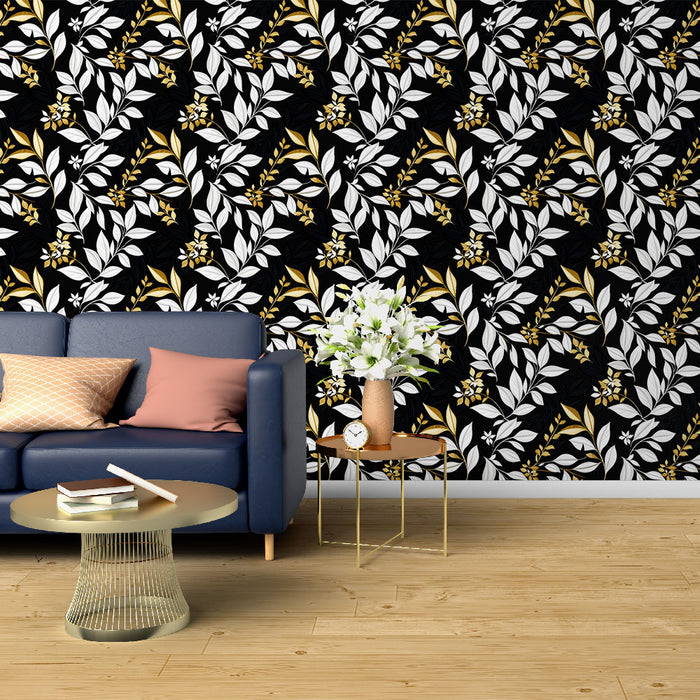 Un salon élégant avec un papier peint floral noir, blanc et doré, créant une ambiance chic et chaleureuse.