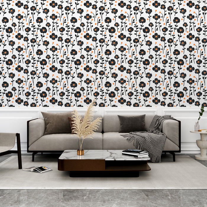 Un salon moderne avec un papier peint floral noir et orange sur fond blanc, créant une atmosphère joyeuse et accueillante.
