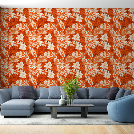 Un salon moderne avec un papier peint floral orange vif aux motifs de fleurs blanches et de feuillage, créant une ambiance chaleureuse et exotique.