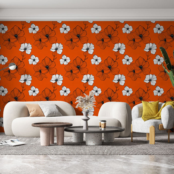 Un salon moderne avec un papier peint floral orange vif orné de grandes fleurs blanches et noires, créant une atmosphère dynamique et chaleureuse.