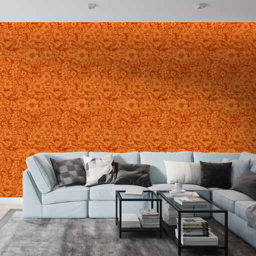 Un salon moderne avec un papier peint floral texturé orange vif, créant une ambiance chaleureuse et dynamique.
