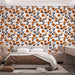Une chambre moderne avec un papier peint floral aux motifs orange et marron sur fond blanc, créant une ambiance chaleureuse et accueillante.