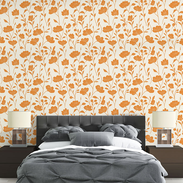 Une chambre moderne avec un papier peint floral orange sur fond crème, créant une atmosphère chaleureuse et accueillante.