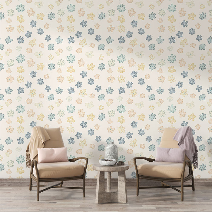 Un salon lumineux avec un papier peint floral aux motifs délicats de fleurs pastel sur fond clair, créant une ambiance douce et accueillante.
