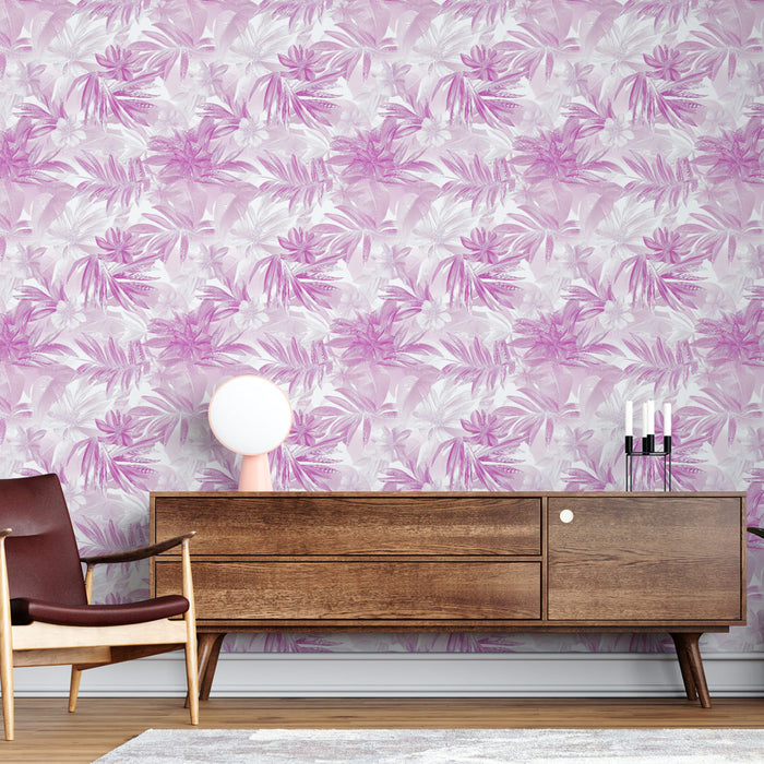 Une pièce moderne avec un papier peint tropical aux motifs de feuilles roses et blanches créant une ambiance fraîche et accueillante.