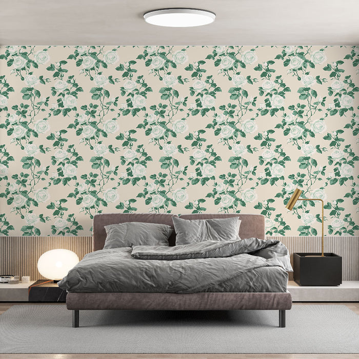Une chambre moderne avec un papier peint floral aux roses blanches et feuillage vert sur fond crème, créant une ambiance douce et romantique.