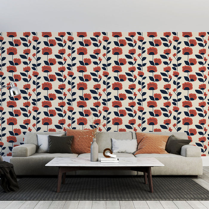 Un salon contemporain avec un papier peint floral aux motifs rouges et bleus sur fond crème, créant une atmosphère chaleureuse et accueillante.