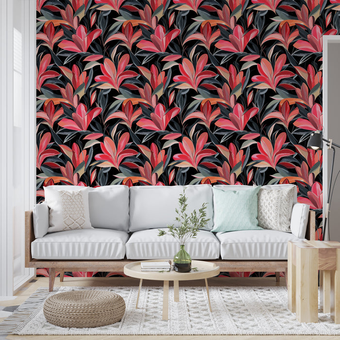 Un salon moderne avec un papier peint floral aux motifs de grandes fleurs rouges et vertes sur fond noir, créant une atmosphère vibrante et chaleureuse.
