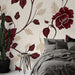Papier peint floral rouge avec motif de fleurs rouges sur fond beige pour chambre élégante