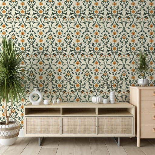 Une pièce moderne avec un papier peint floral aux motifs délicats de fleurs orange et feuillage vert sur fond crème, créant une ambiance chaleureuse et accueillante.