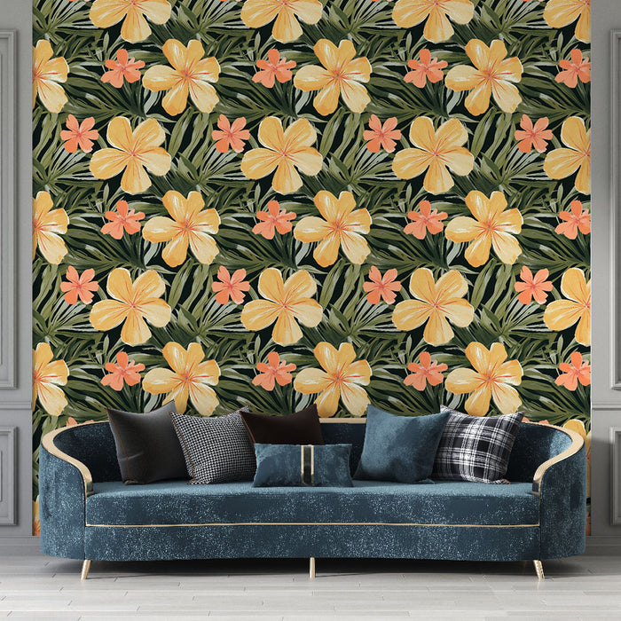 Un salon moderne avec un papier peint tropical aux grandes fleurs jaunes et corail sur fond noir, créant une ambiance chaleureuse et vivante.