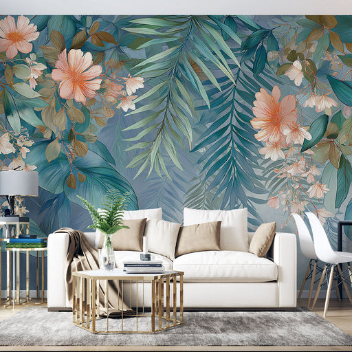 Un salon élégant avec un papier peint floral aux teintes douces, mêlant fleurs pastel et feuillages luxuriants sur fond bleu apaisant.