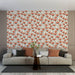 Un salon contemporain avec un papier peint floral aux motifs de coquelicots roses sur fond clair, créant une ambiance douce et accueillante.