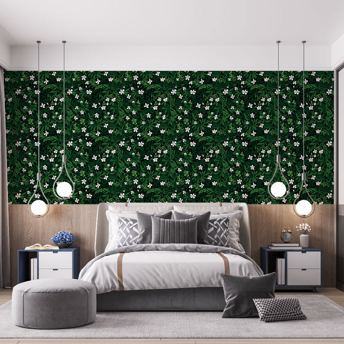 Une chambre moderne avec un papier peint floral sur fond vert foncé, orné de feuilles et de fleurs blanches, créant une atmosphère fraîche et vivante.