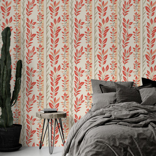 Une chambre moderne avec un papier peint floral aux motifs de feuillage rouge et vert sur fond clair, créant une ambiance chaleureuse et accueillante.