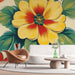 Papier peint floral vibrant avec motifs colorés de fleurs et feuillage luxuriant pour salon moderne.