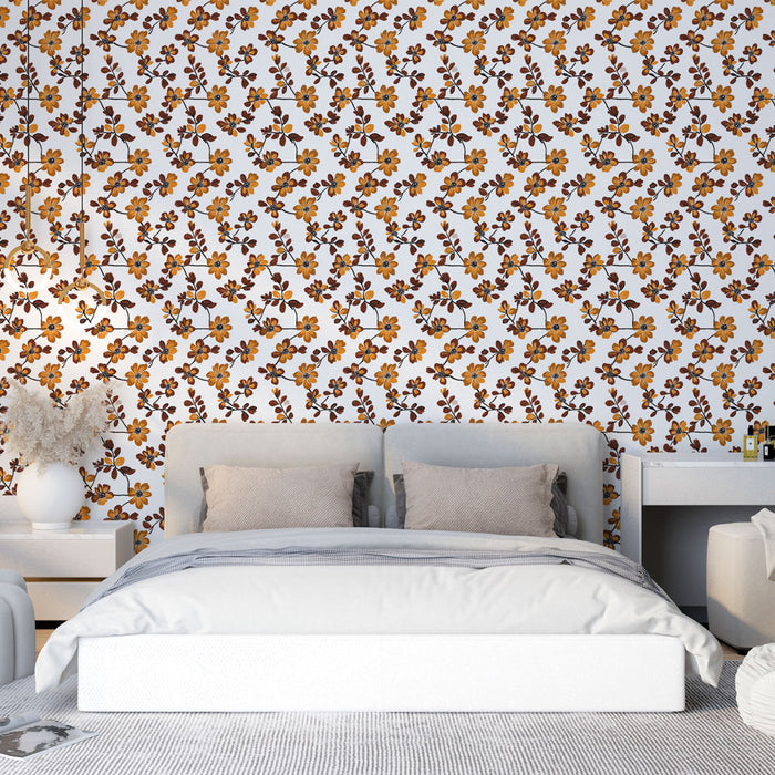 Une chambre moderne avec un papier peint floral aux motifs jaunes et bruns sur fond blanc, créant une atmosphère chaleureuse et accueillante.