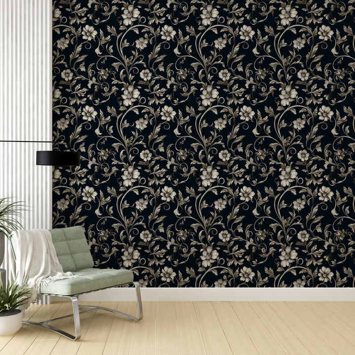 Un salon élégant avec un papier peint floral noir et beige aux motifs raffinés, créant une ambiance sophistiquée et chaleureuse.