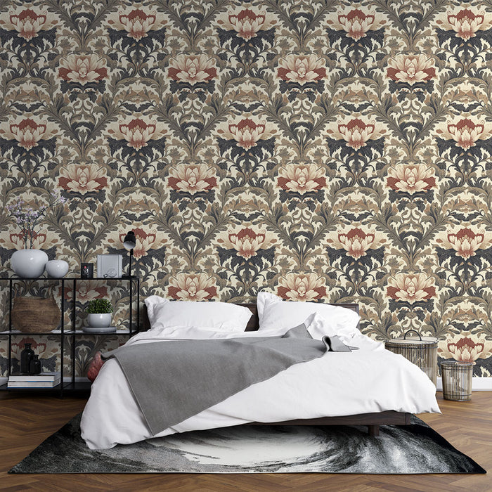 Une chambre élégante avec un papier peint floral aux motifs vintage dans des teintes de rouge, bleu et beige, créant une atmosphère chaleureuse et raffinée.
