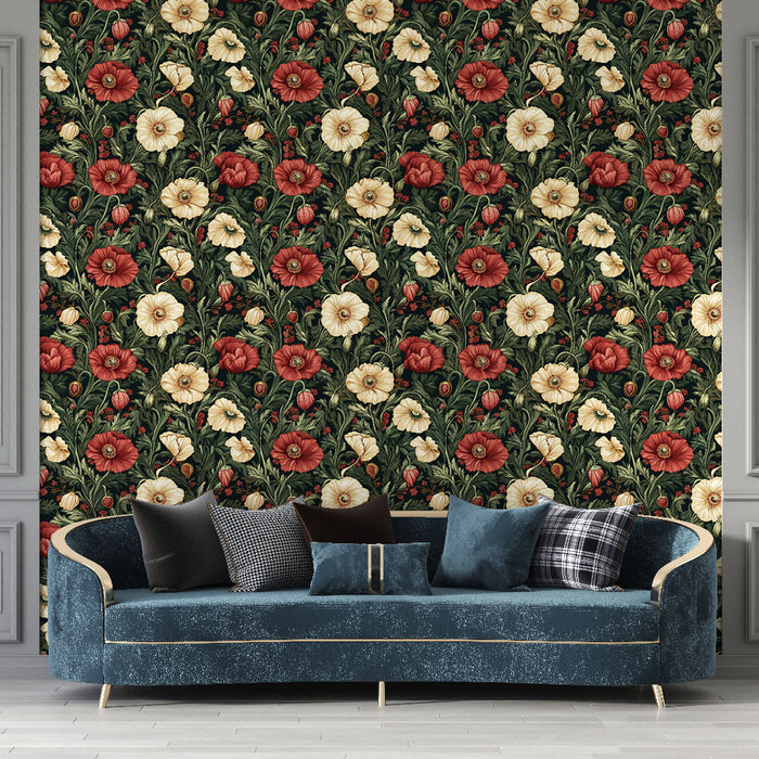 Un salon élégant avec un papier peint floral aux motifs riches de fleurs rouges et blanches sur fond noir, créant une ambiance chaleureuse et accueillante.