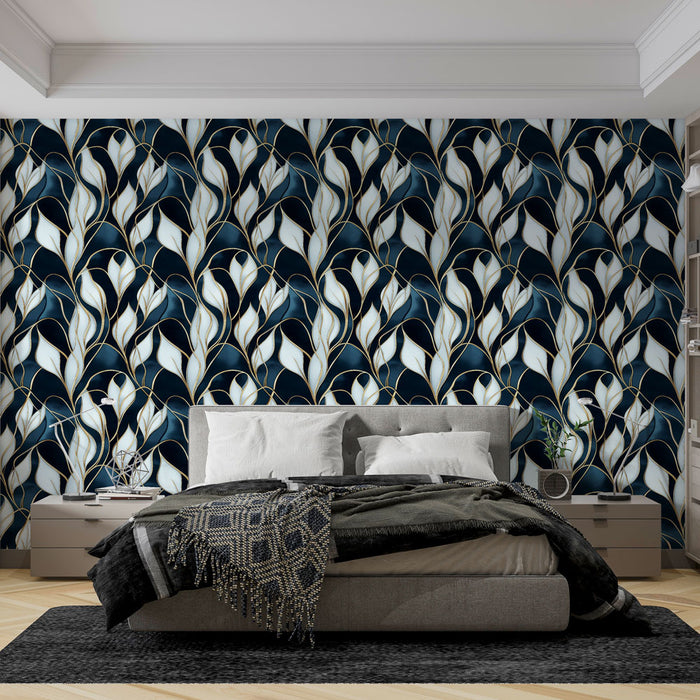 Une chambre élégante avec un papier peint floral bleu nuit et blanc, aux motifs délicats soulignés de doré, créant une atmosphère sophistiquée et apaisante.