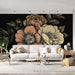 Papier peint floral vintage avec grandes fleurs sur fond noir pour salon élégant
