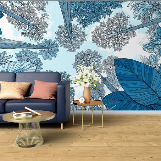 Un salon moderne avec un papier peint tropical bleu représentant des arbres et des feuilles stylisées, créant une ambiance fraîche et apaisante.