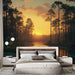 Une chambre moderne avec un papier peint représentant un paysage naturel au coucher de soleil, mêlant des teintes dorées et des silhouettes d'arbres, créant une atmosphère apaisante et chaleureuse.