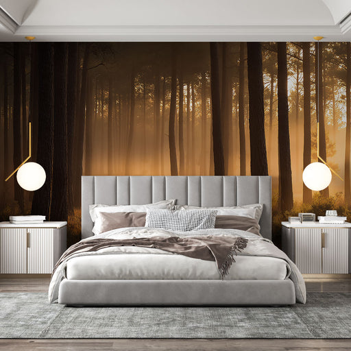 Une chambre moderne avec un papier peint représentant une forêt brumeuse aux teintes chaudes, créant une atmosphère apaisante et mystérieuse.