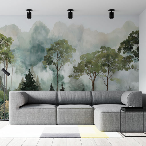 Un salon moderne avec un papier peint représentant une forêt brumeuse aux nuances de vert et de gris, créant une atmosphère apaisante et naturelle.