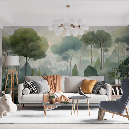 Un salon moderne avec un papier peint représentant une forêt brumeuse aux nuances de vert évoquant une atmosphère apaisante et naturelle.