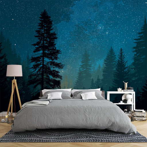 Une chambre moderne avec un papier peint représentant une forêt étoilée dans des teintes de bleu profond, créant une atmosphère apaisante et rêveuse.