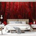 Une chambre moderne avec un papier peint représentant une forêt stylisée en rouge profond, créant une atmosphère à la fois mystique et chaleureuse.
