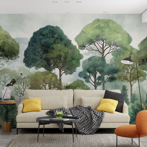 Un salon moderne avec un papier peint représentant une forêt luxuriante aux nuances de vert, créant une atmosphère apaisante et naturelle.