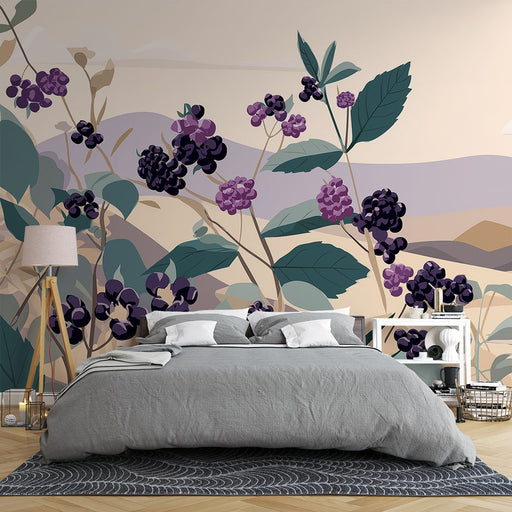 Une chambre moderne avec un papier peint floral représentant des baies violettes et des feuilles vertes sur un fond doux, créant une atmosphère apaisante et naturelle.