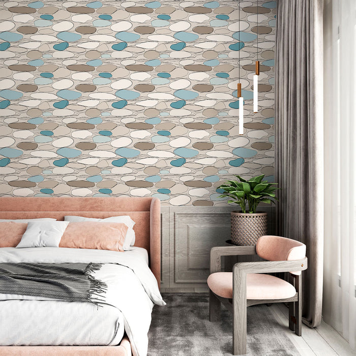 Une chambre moderne avec un papier peint aux motifs organiques dans des teintes beige et turquoise, créant une atmosphère apaisante et contemporaine.