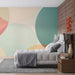 Papier peint géométrique avec cercles pastel et transparents pour une ambiance douce dans chambre moderne