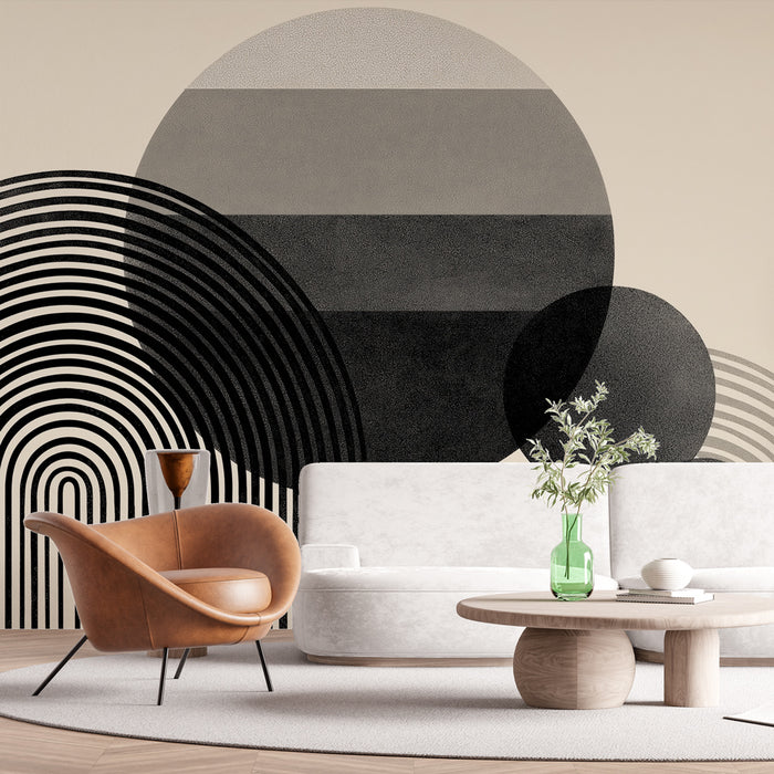 Un salon contemporain avec un papier peint abstrait en nuances de noir et gris, mêlant cercles et lignes, créant une atmosphère moderne et artistique.
