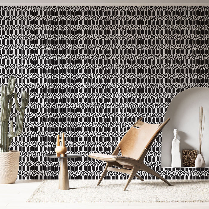 Un salon contemporain avec un papier peint géométrique noir et blanc aux motifs hexagonaux, créant une ambiance moderne et dynamique.