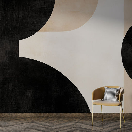 Papier peint géométrique moderne en noir, beige et blanc pour salon contemporain