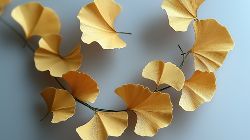 Papier peint gingko Feuilles de gingko dorées sur fond doux