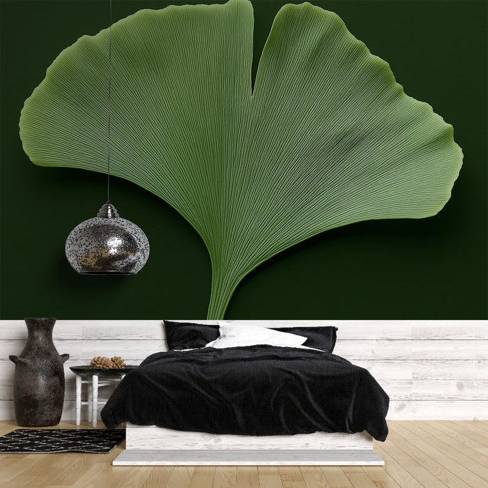 Papier peint ginkgo | Feuille de ginkgo sur fond vert profond