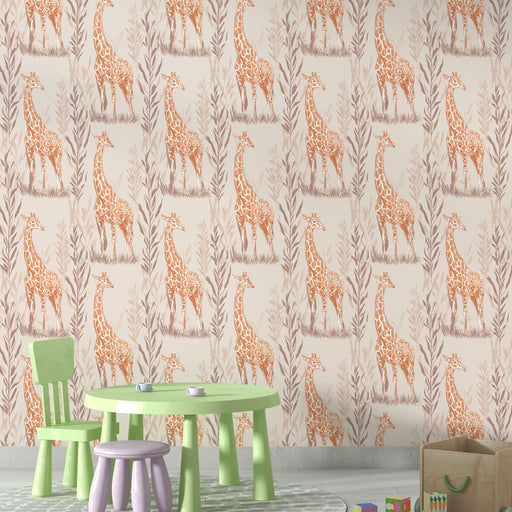 Une chambre d'enfant avec un papier peint illustrant des girafes orange sur fond crème, entourées de feuillages délicats, créant une ambiance ludique et chaleureuse.