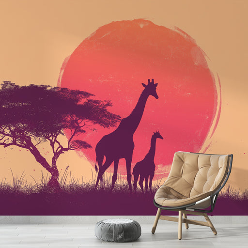 Une pièce moderne avec un papier peint représentant des silhouettes de girafes devant un soleil couchant aux teintes orange et violettes, créant une ambiance chaleureuse et exotique.