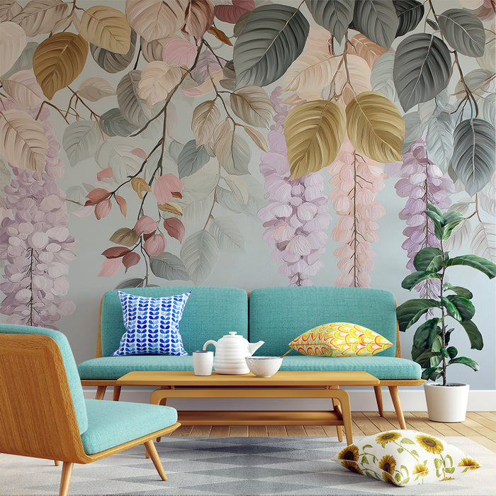 Un salon lumineux avec un papier peint floral aux motifs de feuilles et de fleurs pastel, créant une ambiance douce et naturelle.