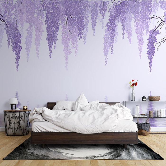 Une chambre apaisante avec un papier peint floral représentant des glycines violettes suspendues, créant une atmosphère douce et romantique.