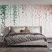Une chambre moderne avec un papier peint artistique aux motifs de gouttes colorées vertes et roses, créant une ambiance dynamique et apaisante.